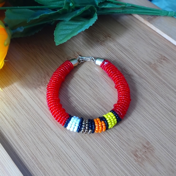 1PC Beautiful African Red Maasai Beaded Bracelet - Picture 3 of 8